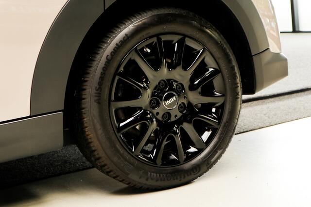 Mini COOPER Mini 1.5 Navi Leer Camera PDC Carplay Keyless LM velgen Zwarte binnenhemel Stoelverwarming Sportstoelen LED BTW auto!