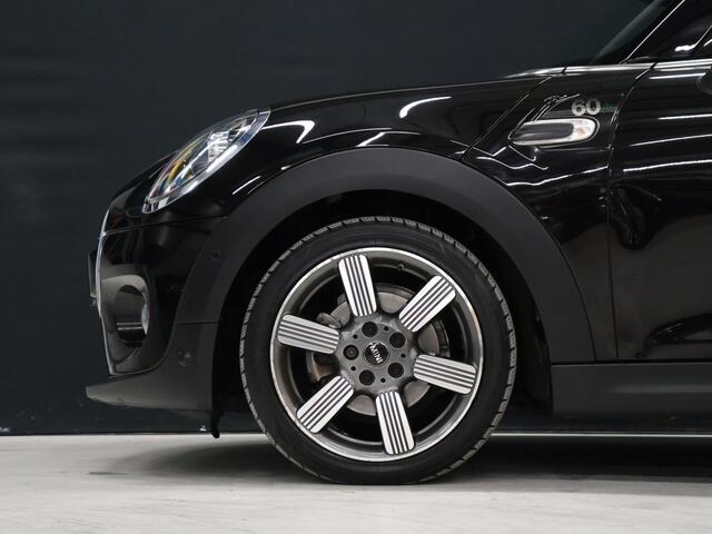 Mini COOPER Mini 1.5 60 Years Edition JCW [APPLE CARPLAY, HARMAN KARDON, PANORAMA DAK, HEAD UP DISPLAY, STOELVERWARMING, NIEUWSTAAT]