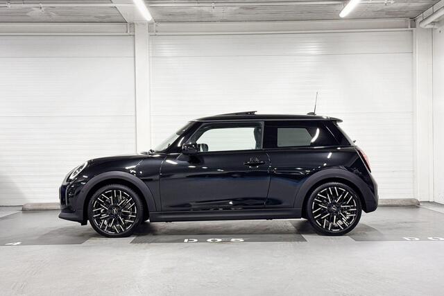 Mini COOPER 3-deurs 1.5 C Favoured M | Panoramadak | Head-Up Display | Stoelverwarming