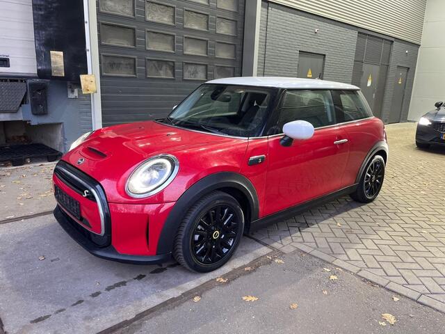 Mini COOPER Classic Trim 33 kWh | Stoelverwarming | Navigatie | Apple Carplay | Parkeersensoren | Half Leder
