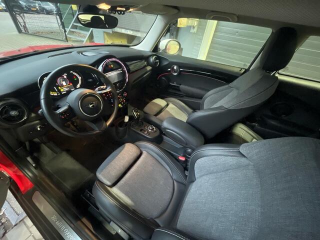 Mini COOPER Classic Trim 33 kWh | Stoelverwarming | Navigatie | Apple Carplay | Parkeersensoren | Half Leder