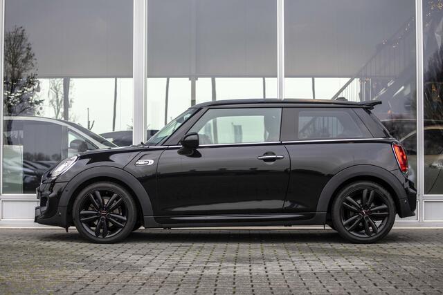 Mini COOPER Mini 1.5 Chili Serious Business JCW | LED | NL Auto | Cruise