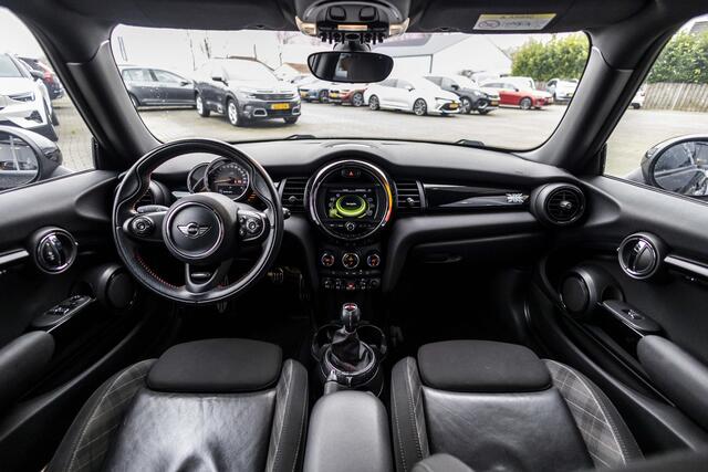 Mini COOPER Mini 1.5 Chili Serious Business JCW | LED | NL Auto | Cruise