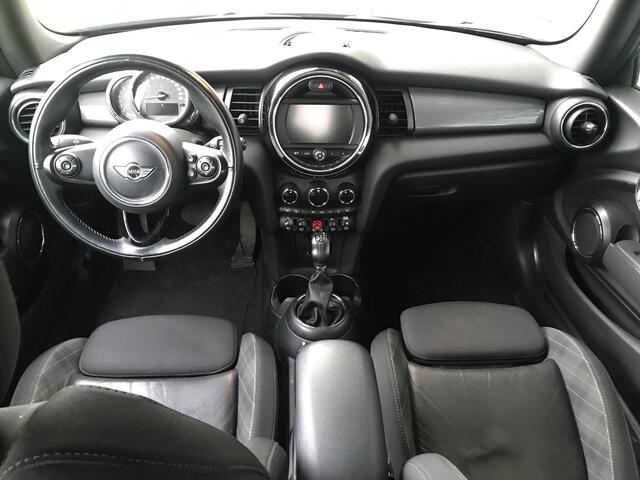 Mini COOPER Mini 1.5 Pepper Serious Business Automaat | Rijklaar incl garantie | Keyless entry Parkeersensoren voor Navigatie