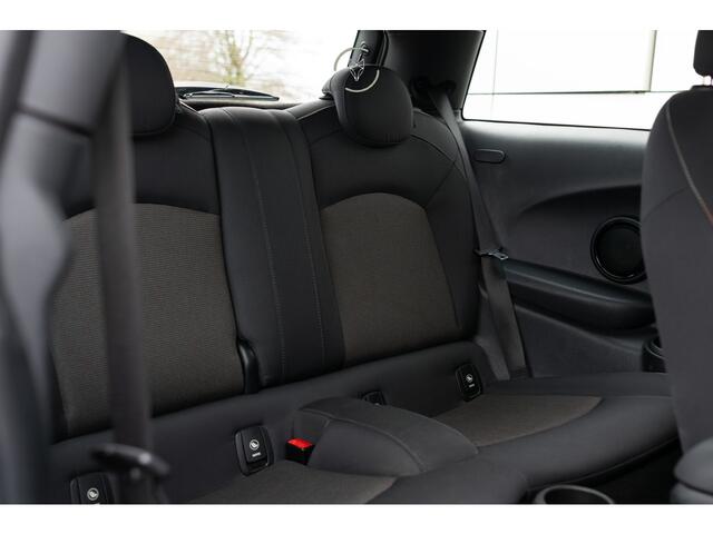 Mini COOPER Mini 1.5 Serious Business Automaat Keyless|Gr-Navi|LED|NL-auto|CC|Volledige historie