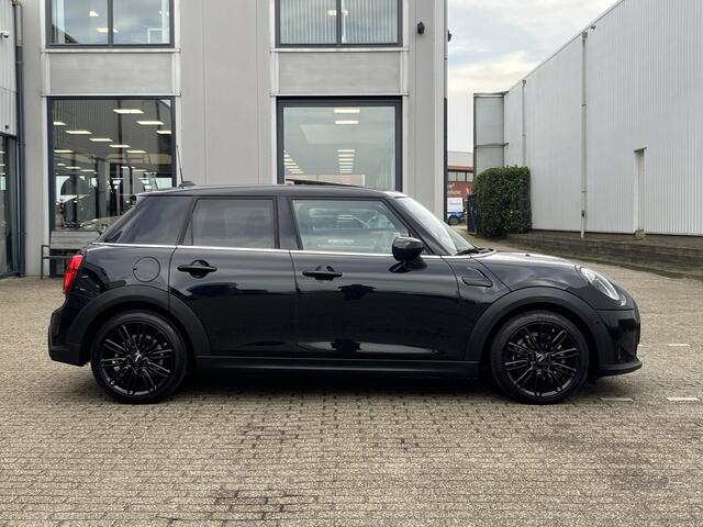 Mini COOPER Mini 1.5 Classic | NL Auto/1e Eig./Voll.Historie/Leder/Panodak/Navi/17"/Apple CarPlay-Android Auto