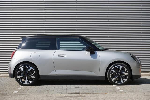 Mini COOPER 3-deurs E Favoured Trim | Pakket M | Glazen panoramadak | Driving Assistant | MINI Head-Up Display