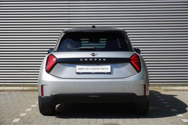 Mini COOPER 3-deurs E Favoured Trim | Pakket M | Glazen panoramadak | Driving Assistant | MINI Head-Up Display