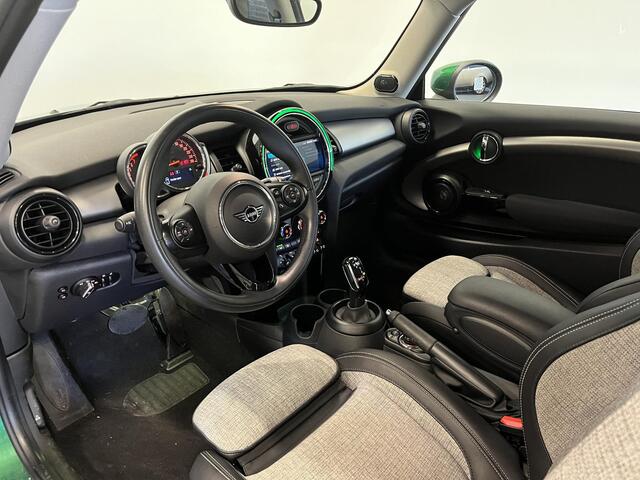Mini COOPER 1.5 136pk Automaat Chili Serious Business | Climate Control | Harman Kardon | Navigatie | Full LED | 17" Rail Spoke Lichtmetalen Velgen | Parkeer sensoren V+A | Stoelverwarming