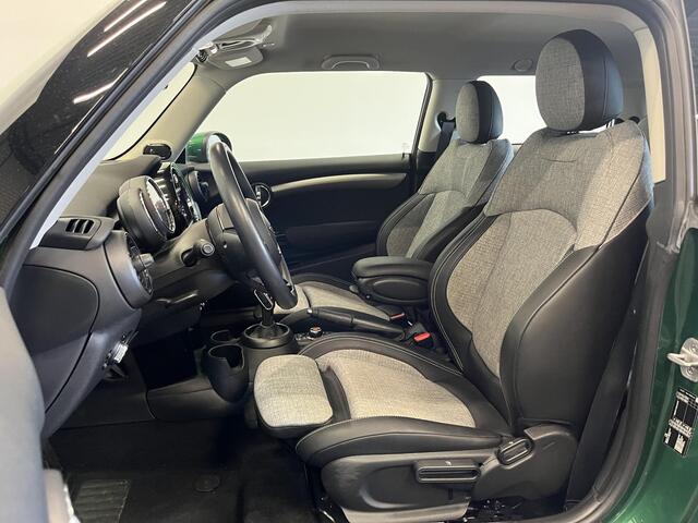 Mini COOPER 1.5 136pk Automaat Chili Serious Business | Climate Control | Harman Kardon | Navigatie | Full LED | 17" Rail Spoke Lichtmetalen Velgen | Parkeer sensoren V+A | Stoelverwarming