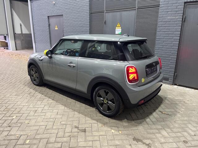 Mini COOPER Classic 33 kWh | Stoelverwarming | Navigatie | LED | Apple Carplay | PDC A |