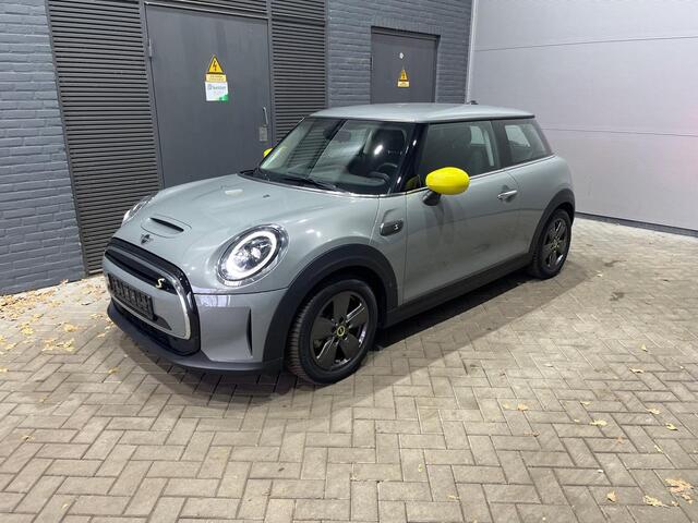 Mini COOPER Classic 33 kWh | Stoelverwarming | Navigatie | LED | Apple Carplay | PDC A |