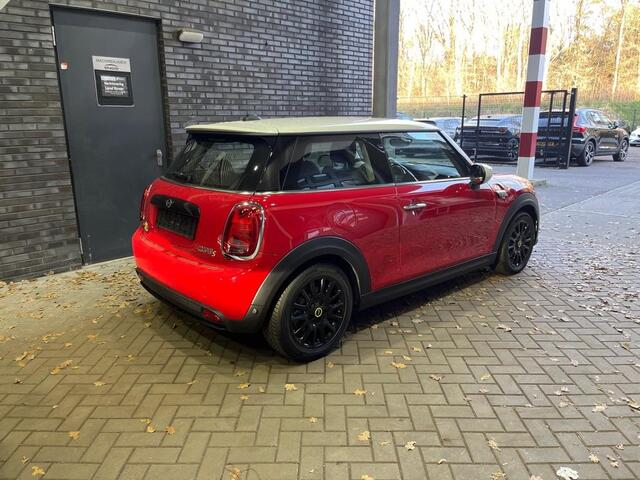 Mini COOPER Classic 33 kWh | Half Leder | Stoelverwarming | Navigatie | LED | PDC A