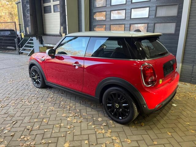 Mini COOPER Classic 33 kWh | Half Leder | Stoelverwarming | Navigatie | LED | PDC A