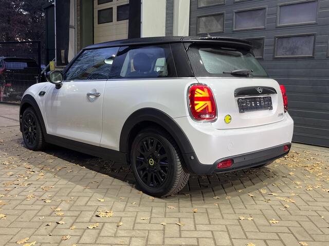 Mini COOPER Classic 33 kWh | Stoelverwarming | Navigatie | LED | PDC A