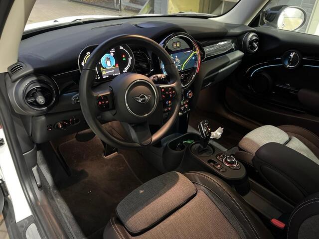 Mini COOPER Classic 33 kWh | Stoelverwarming | Navigatie | LED | PDC A
