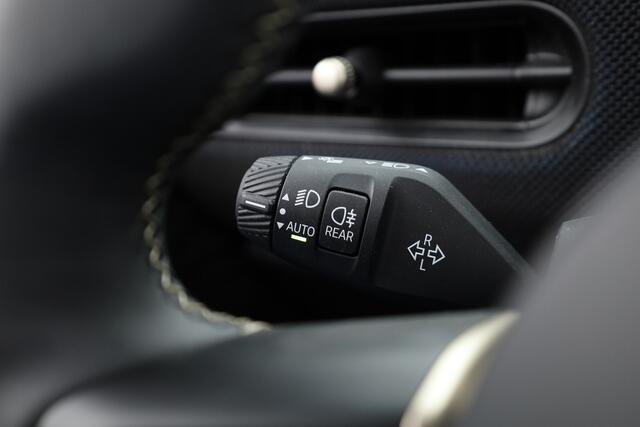 Mini COOPER Mini 1.5 C Classic - Pakket L | Pano | HUD | H&K | Cruise | 360*Camera + PDC | Keyless | Stuur + Stoelverw. | Nav + App.connect | Dodehoek | Acc V