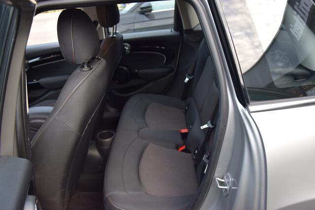 Mini COOPER Mini 1.5 136PK Camden Edition Automaat | BOVAG Garantie | Org. NL | Automatische Airco | Parkeer sensoren | All-season banden | Apple Carplay/Android Auto | LED koplampen |