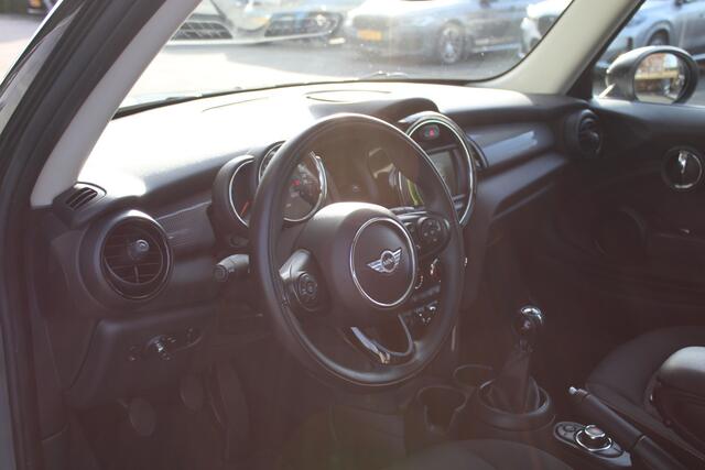 Mini COOPER Hatchback / Panoramadak / Comfort Access / LED / Airconditioning / Cruise Control
