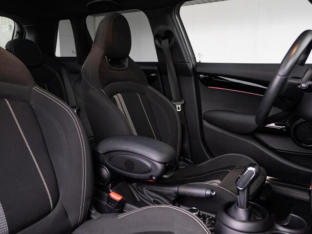 Mini COOPER 5-deurs Aut. JCW pakket + Panoramadak