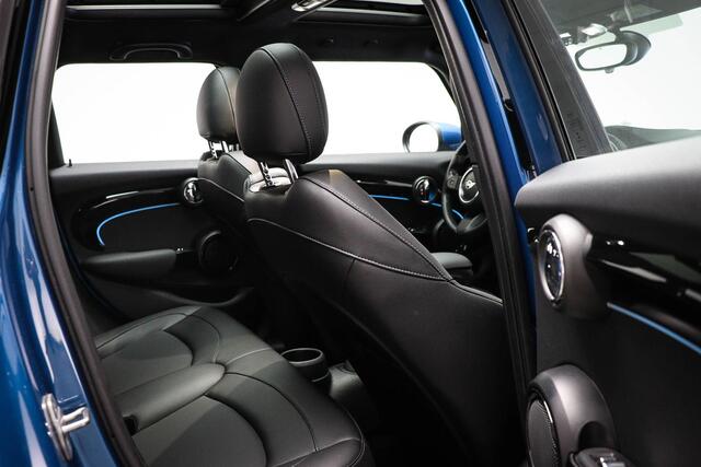 Mini COOPER Mini 1.5 Classic | COMFORT / CONNECTED NAVIGATION- PACK | PANORAMADAK | DAB | APPLE | 17"