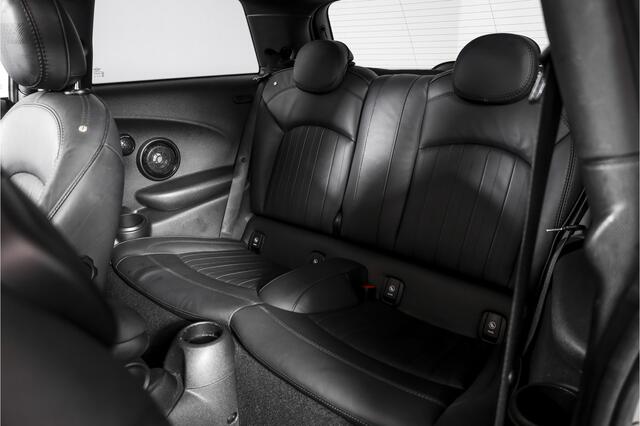 Mini COOPER Mini 1.5 Classic Orig. NL | John Cooper Works Pakket | S/K Panodak | Dig.Cockpit | Cruise | PDC | Stoelverw. | ECC | NAV + App.Connect | LM 17" |