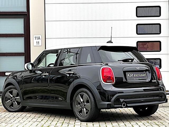 Mini COOPER Mini 1.5 Classic Chili Turbo 136 PK 5 Deurs / Airco / Navigatie / Apple CarPlay / 16" 5 Spoke Velg / Sport Int / Park Sensors / 1e Eigenaar!