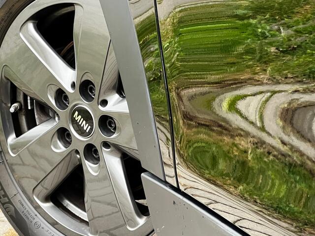 Mini COOPER Mini 1.5 Classic Chili Turbo 136 PK 5 Deurs / Airco / Navigatie / Apple CarPlay / 16" 5 Spoke Velg / Sport Int / Park Sensors / 1e Eigenaar!