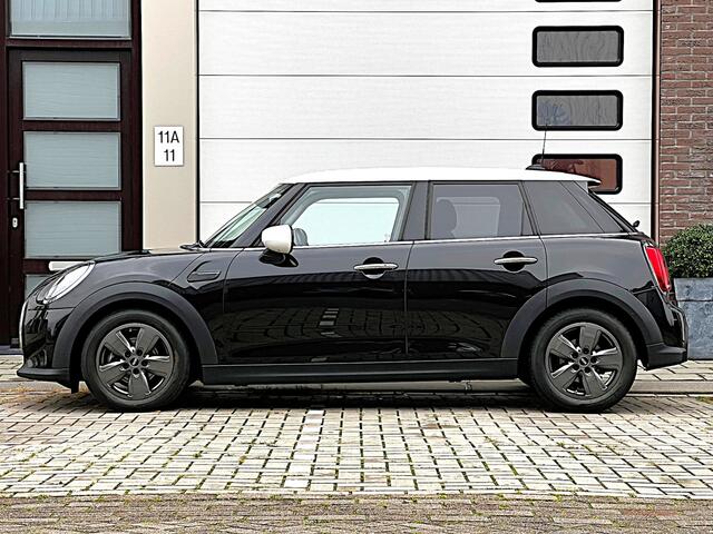 Mini COOPER Mini 1.5 Classic Chili Turbo 136 PK 5 Deurs / Airco / Navigatie / Apple CarPlay / 16" 5 Spoke Velg / Sport Int / Park Sensors / 1e Eigenaar!