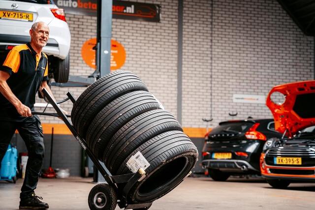 Mini COOPER 1.5 ONE FIRST SALT I 5-DEURS I AIRCONDITIONING I NAVIGATIE I PARKEERSENSOREN