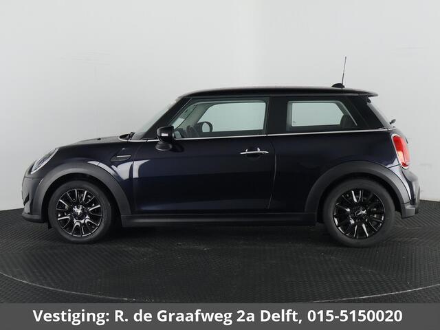 Mini COOPER Mini 1.5 Sports Classic Automaat | Apple Carplay & AndroidAUTO | Parkeersensoren | 1e eigenaar |