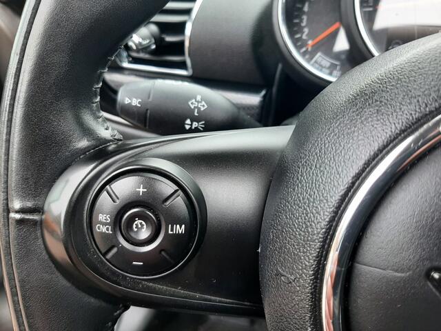 Mini COOPER Clubman 1.5 136pk Lederen-bekleding Airco Cruise-control Navigatie Bluetooth