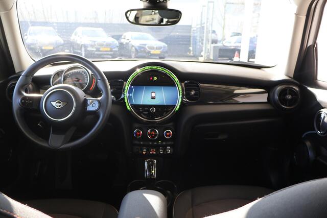Mini COOPER 5-deurs 1.5 Classic | Cruise Control | Parkeersensor Achter | LED Koplampen