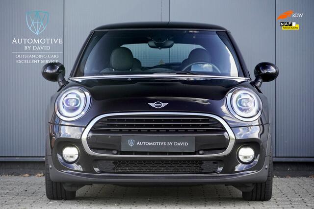Mini COOPER Hatchback 1.5 136 pk SERIOUS BUSINESS CHILI AUTOMAAT / HARMAN KARDON / HEAD-UP DISPLAY / NAVIGATIE GROOT / APPLE CARPLAY / KEYLESS ENTRY / 17 INCH LMV / LED / STOELVERWARMING