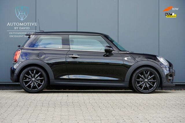 Mini COOPER Hatchback 1.5 136 pk SERIOUS BUSINESS CHILI AUTOMAAT / HARMAN KARDON / HEAD-UP DISPLAY / NAVIGATIE GROOT / APPLE CARPLAY / KEYLESS ENTRY / 17 INCH LMV / LED / STOELVERWARMING