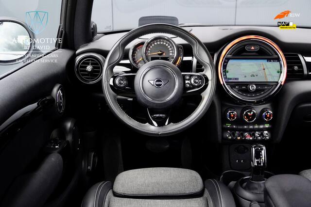 Mini COOPER Hatchback 1.5 136 pk SERIOUS BUSINESS CHILI AUTOMAAT / HARMAN KARDON / HEAD-UP DISPLAY / NAVIGATIE GROOT / APPLE CARPLAY / KEYLESS ENTRY / 17 INCH LMV / LED / STOELVERWARMING