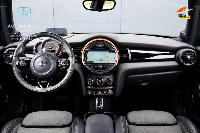 Mini COOPER Hatchback 1.5 136 pk SERIOUS BUSINESS CHILI AUTOMAAT / HARMAN KARDON / HEAD-UP DISPLAY / NAVIGATIE GROOT / APPLE CARPLAY / KEYLESS ENTRY / 17 INCH LMV / LED / STOELVERWARMING