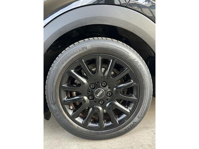 Mini COOPER Mini 1.5 Serious Business | AUTOMAAT | SCHUIF/KANTELDAK | LEDER | NAVI | PDC V+A | STOELVERWARMING | AIRCO | LMV 16'' | BLUETOOTH