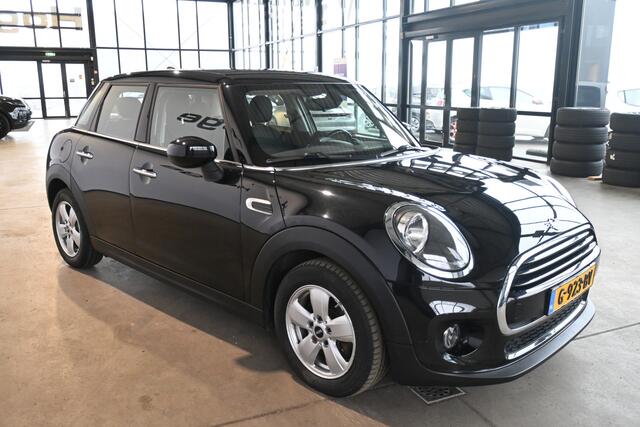 Mini COOPER Mini 1.5 Airco Navigatie LED Cruise Control Direct Leverbaar! Rijklaarprijs Inruil Mogelijk!