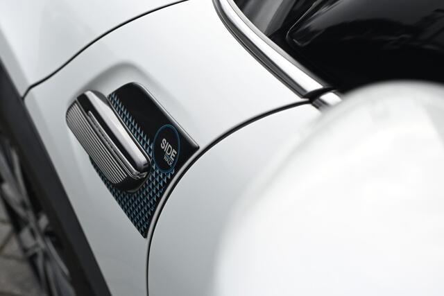 Mini COOPER Cabrio Automaat / Sportstoelen / Comfort Access / Achteruitrijcamera / Head-Up / Adaptieve LED / Cruise Control