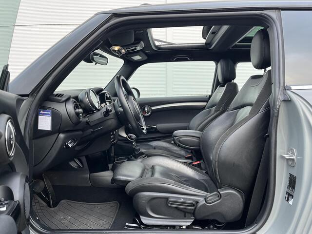 Mini COOPER Mini 1.5 Pepper Business / Lichtmetalen velgen 16" / Cruise control / Parkeersensor achter /