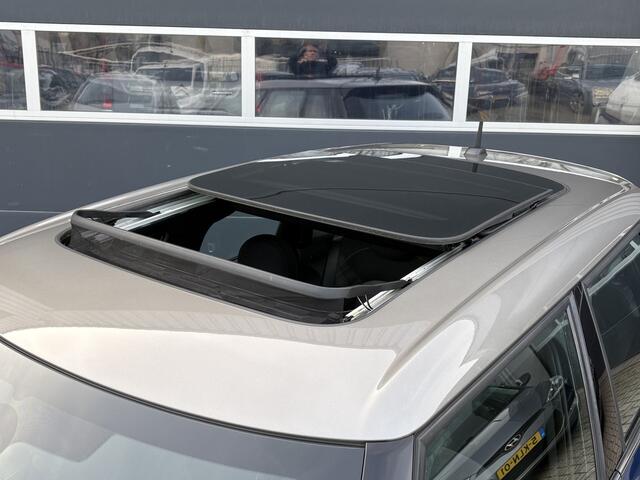 Mini COOPER Mini 1.5 Seven Chili | Pano | Schuifdak | Leder | Xenon | Camera | Cruise | Keyless | All Season | Interesse? Bel of App naar: 06 30 51 05 90