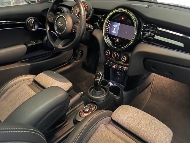 Mini COOPER 1.5 Classic (100kW/136pk) ** LED, HALF-LEDER, PANORAMA, KEYLESS, H&K, CAMERA, 17-inch LMV ** 1e EIG - UNFALLFREI ** ** INFORMEER OOK NAAR ONZE AANTREKKELIJKE FINANCIAL-LEASE TARIEVEN **