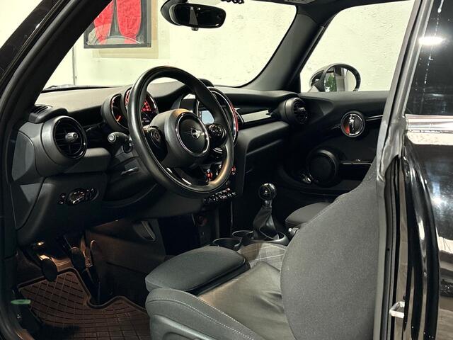 Mini COOPER Mini 1.5 Chili | LED | Apple Carplay | Parkeersensoren | 17 inch | NL auto | 1e eigenaar | BTW |