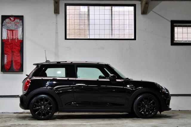 Mini COOPER Mini 1.5 Chili | LED | Apple Carplay | Parkeersensoren | 17 inch | NL auto | 1e eigenaar | BTW |