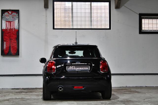 Mini COOPER Mini 1.5 Chili | LED | Apple Carplay | Parkeersensoren | 17 inch | NL auto | 1e eigenaar | BTW |