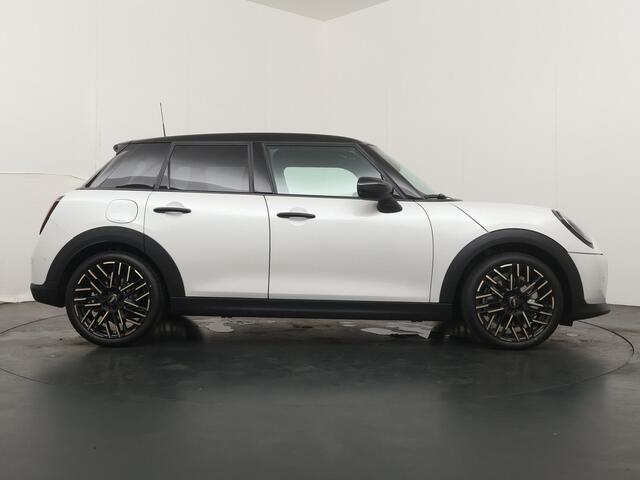 Mini COOPER 5-deurs C Favoured | Pakket-L | Stuur- Stoelverwarming | 360° Camera | LED | NAVI |