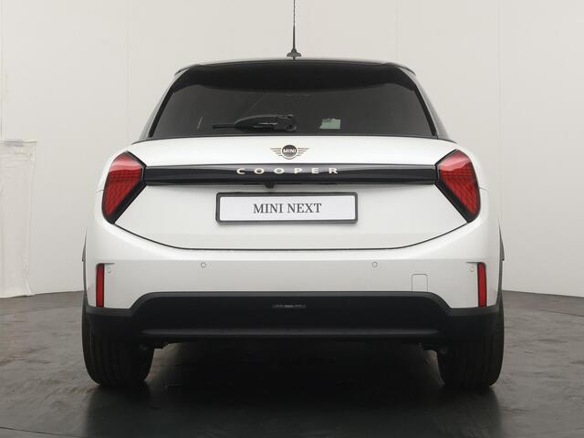 Mini COOPER 5-deurs C Favoured | Pakket-L | Stuur- Stoelverwarming | 360° Camera | LED | NAVI |