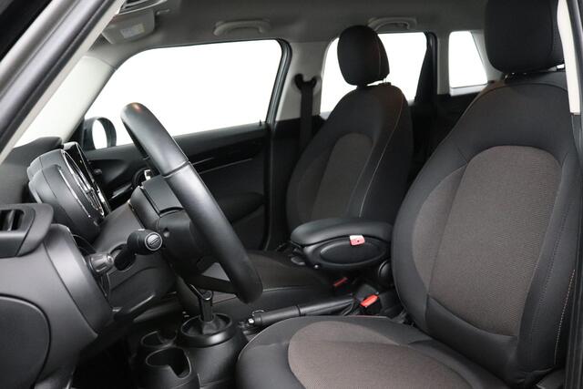 Mini COOPER 1.5 Classic | Navigatie | Climate Control | PDC |