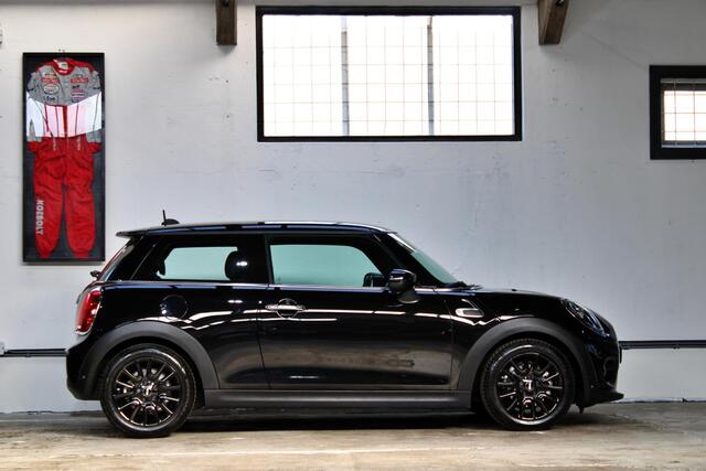 Mini COOPER Mini 1.5 Chili | Serious Business | Stoelverwarming | Achteruitrijcamera | NL auto | 1e eigenaar |